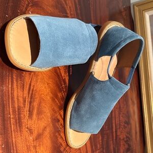 Born Blue and Tan Women's Sandals